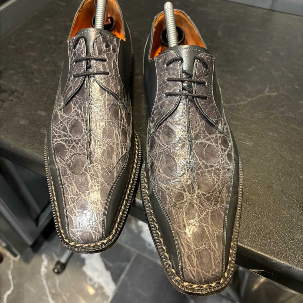 Title
Mezlan Genuine Crocodile Men's Shoes Size 9
Great Condition..